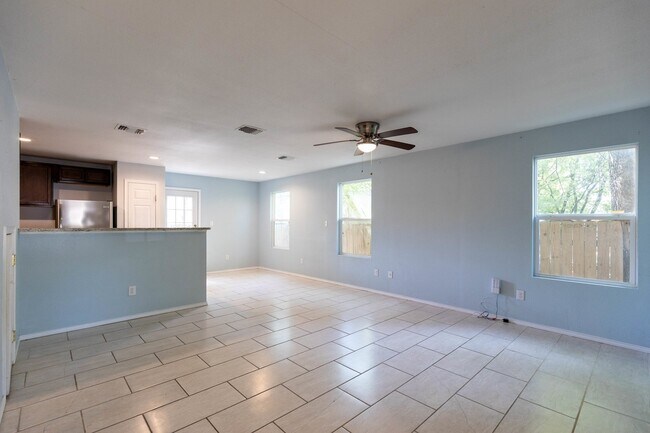 Building Photo - 306 Iroquois