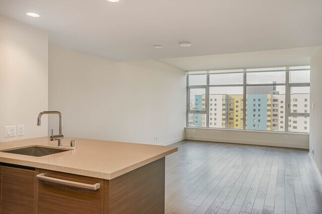 Building Photo - 583 Battery St