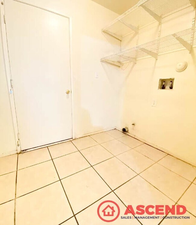 Foto del edificio - 3 Bedroom 2 Bath House in SE Bakersfield - Apply Today!