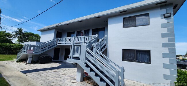 Foto del edificio - 5940 NW 16th Pl