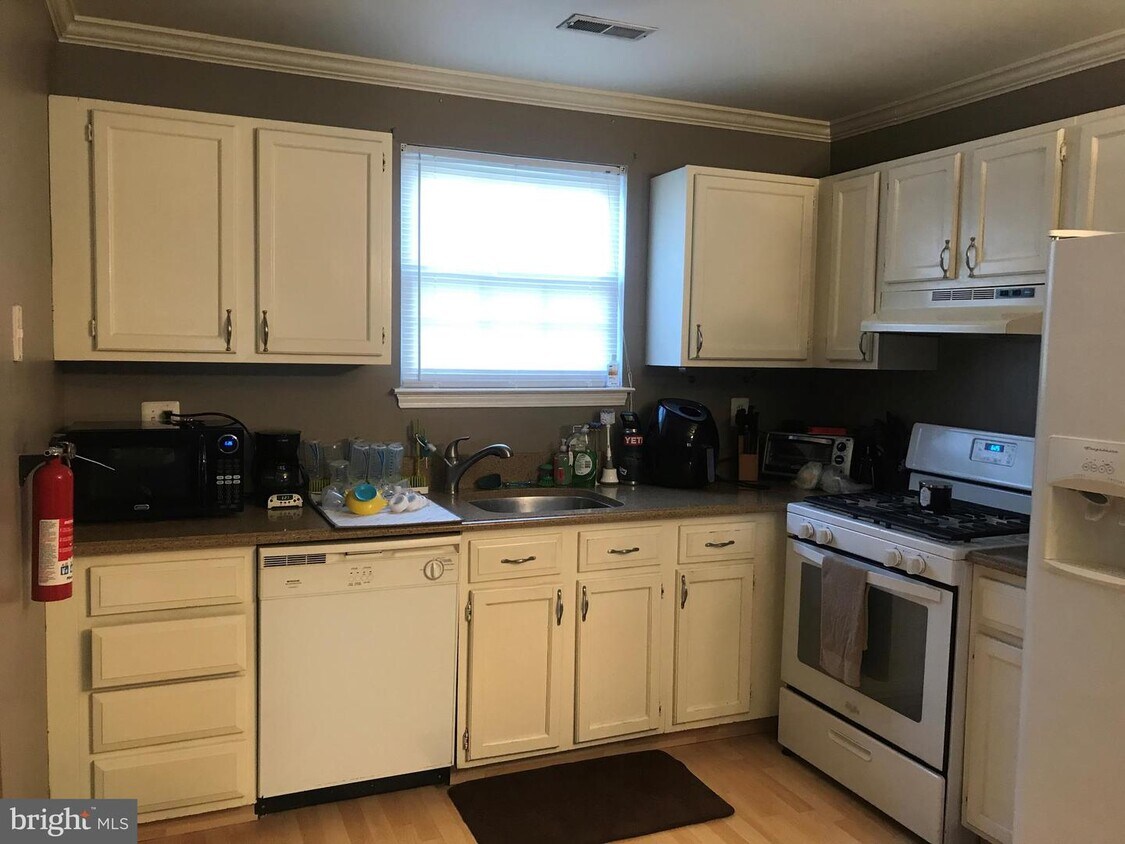 3 Adam Ct, Mount Holly, NJ 08060 Townhome Rentals in Mount Holly NJ