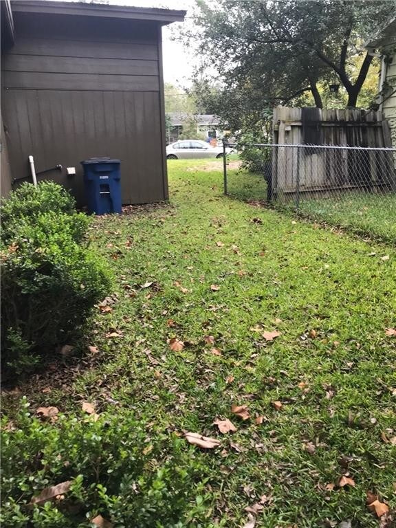 Building Photo - 910 E 55th 1/2 St