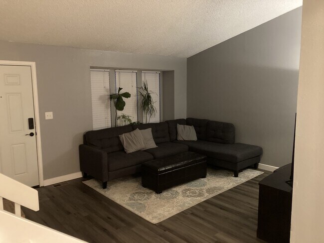 Sala de estar - 8033 S Garrison Way