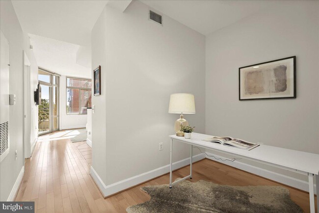 Building Photo - 3600 S Glebe Rd
