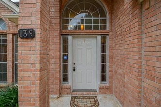 Building Photo - 139 Skycrest Dr