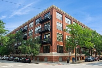 Building Photo - 1040 W Adams St
