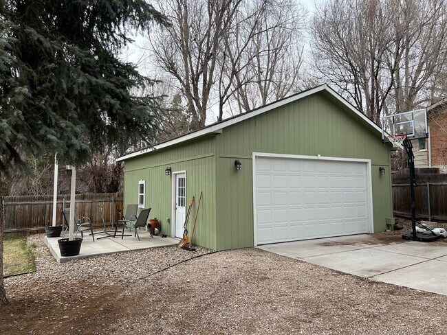 Foto del edificio - 4 Bedroom Updated Home in Garden Ranch