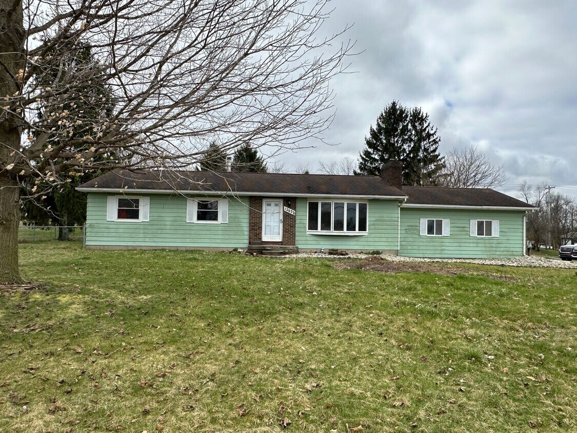 Primary Photo - Single Family Home in Parma, MI