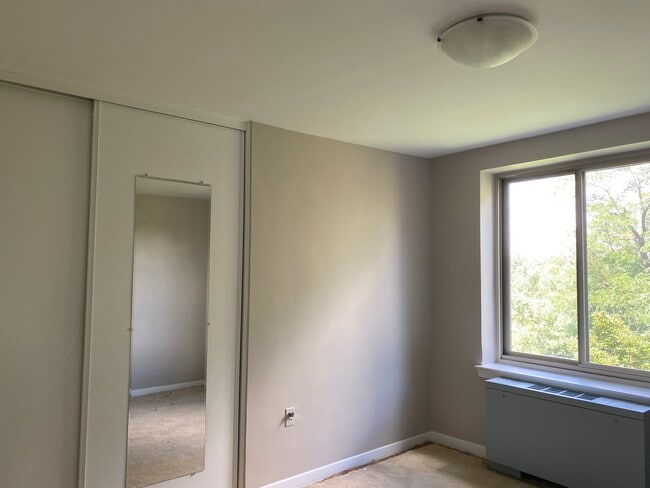 2nd Bedroom - 3000 Spout Run Pky