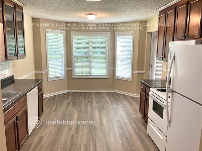 Building Photo - 303 Peachtree Cir