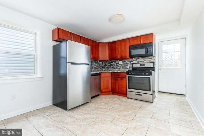 Building Photo - 2726 Edgemont St