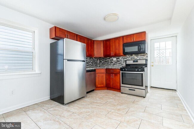 Foto del edificio - 2726 Edgemont St