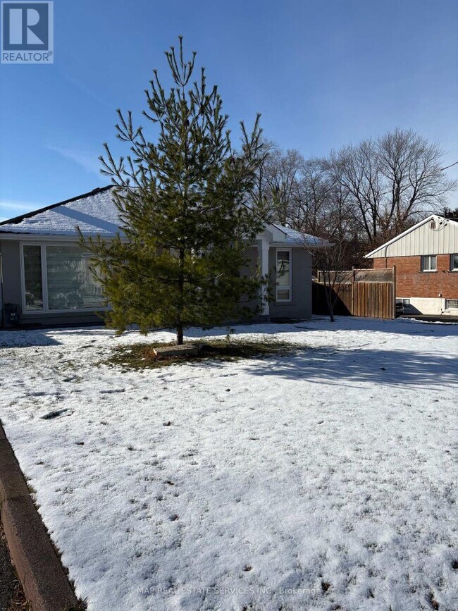 Building Photo - 260 Hillside Dr