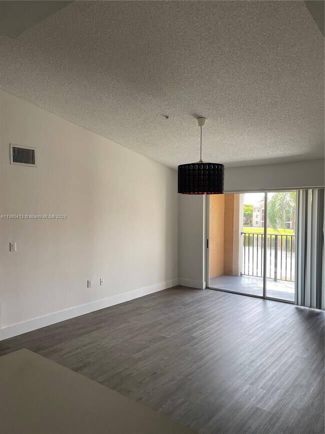 Foto del edificio - 2173 Renaissance Blvd