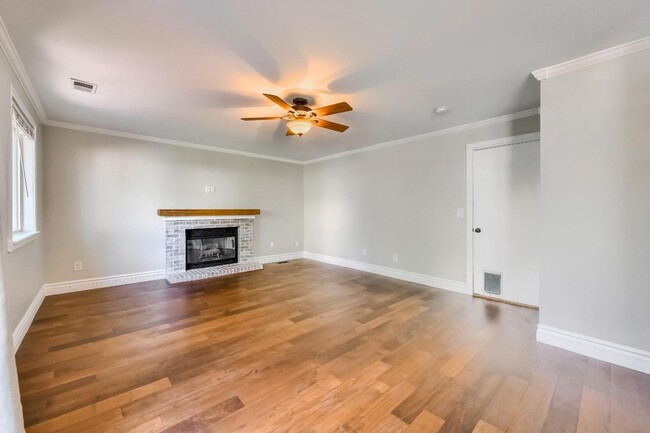 Foto del edificio - 4 Bedroom Tri Level single family home in ...