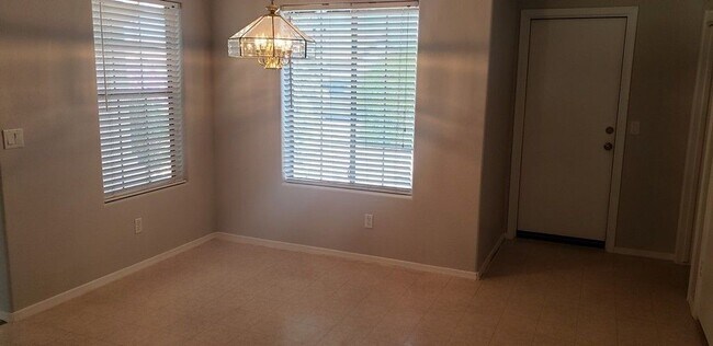 Building Photo - 13223 W Desert Rock Dr