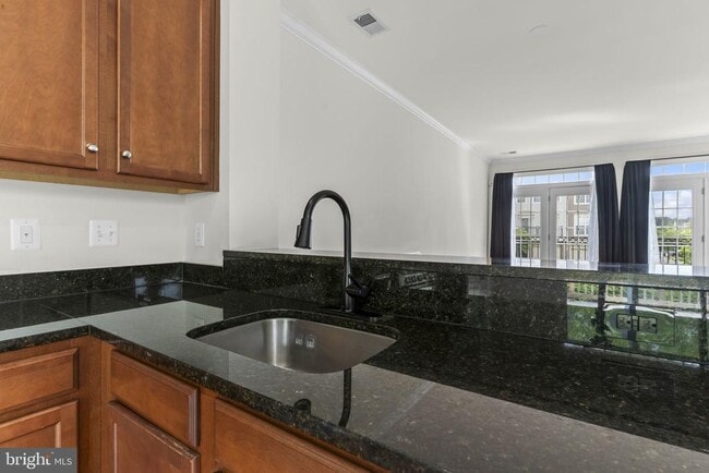 Foto del edificio - 15641 John Diskin Cir