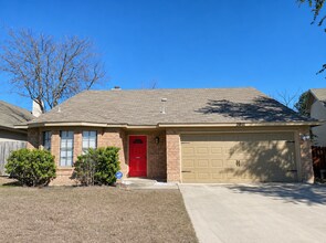 Building Photo - 2011 Newton Dr