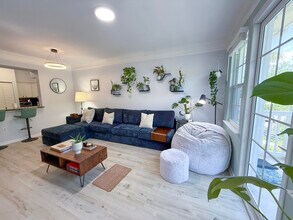 Building Photo - 275 Murcia Dr