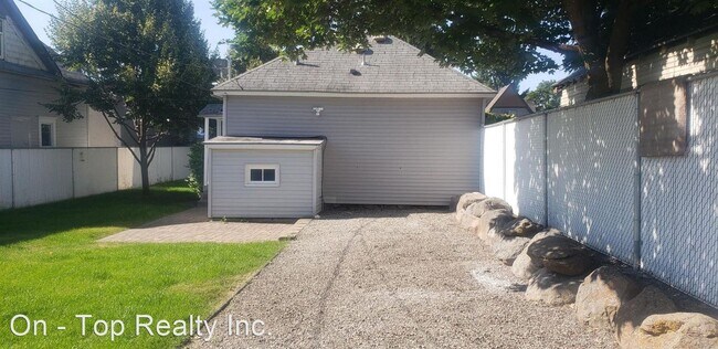 Building Photo - 2 br, 1 bath House - 2821 E. Diamond Ave.