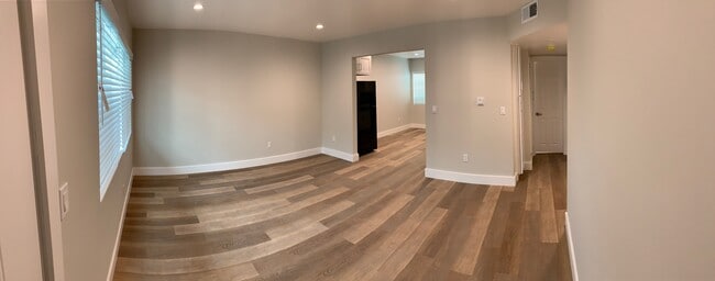 Entrance - 4359 W 136th St