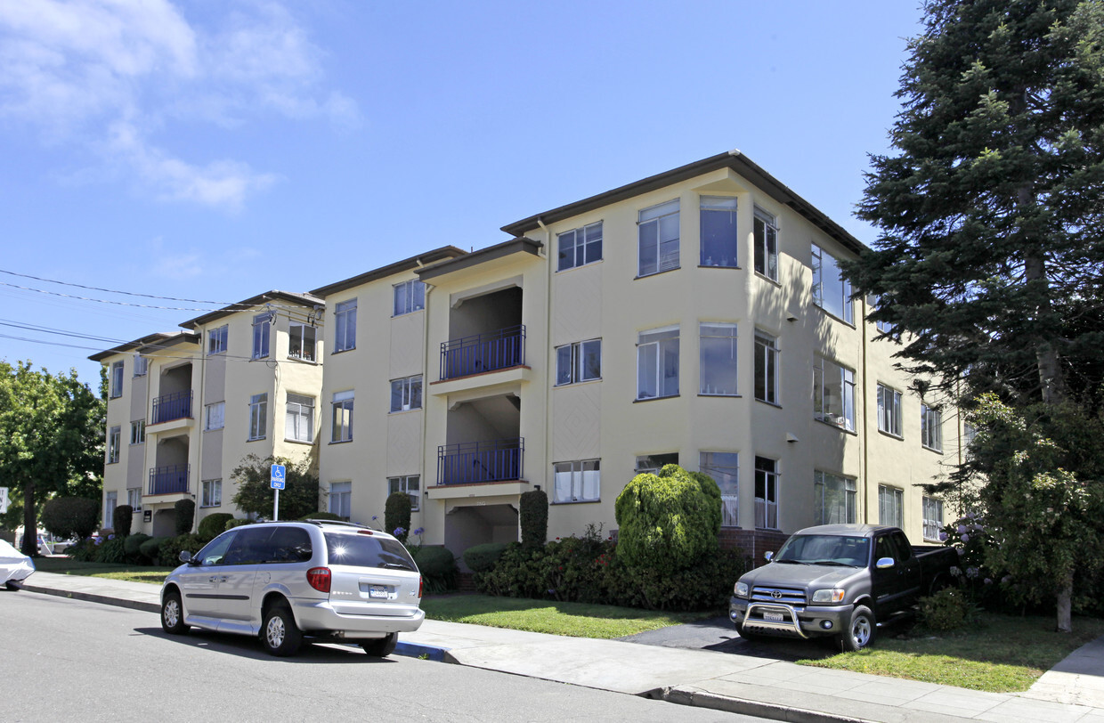 Primary Photo - Vanguard Apartments
