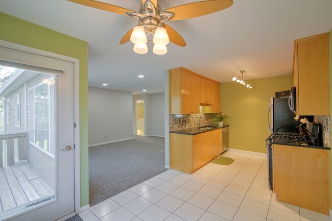 Foto del edificio - 741 Acorn Ct