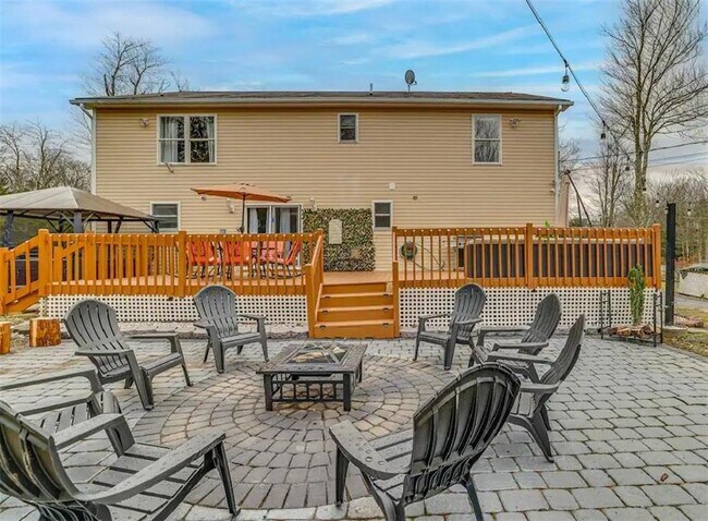 Building Photo - 1123 Chickadee Dr