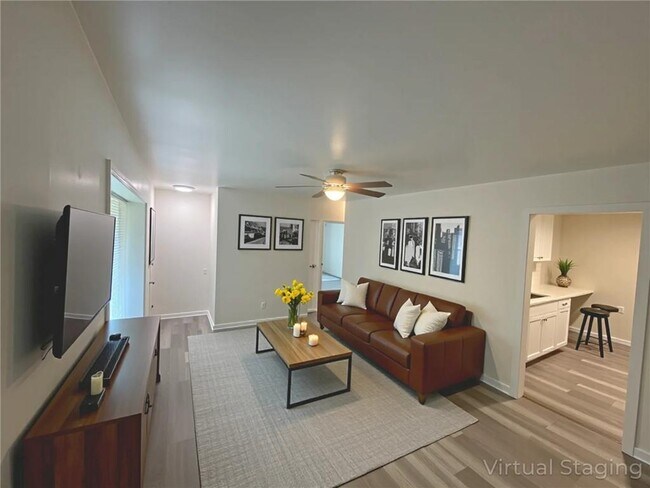 Foto del edificio - 246 Pinetree Cir