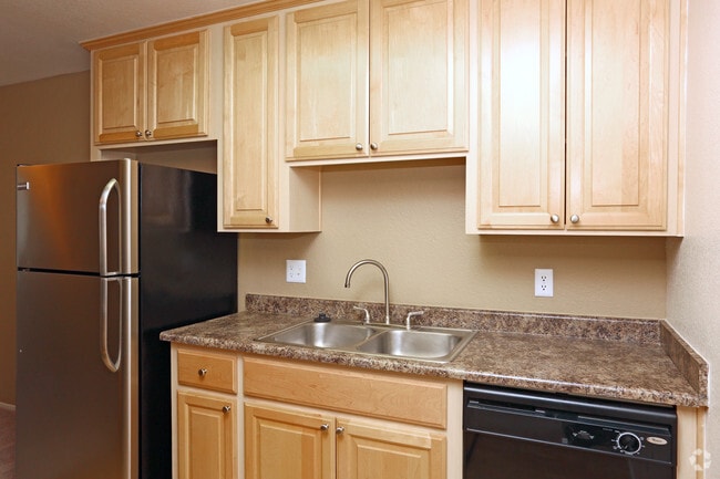 2 Bedroom - Updated Kitchen - Willow Grove
