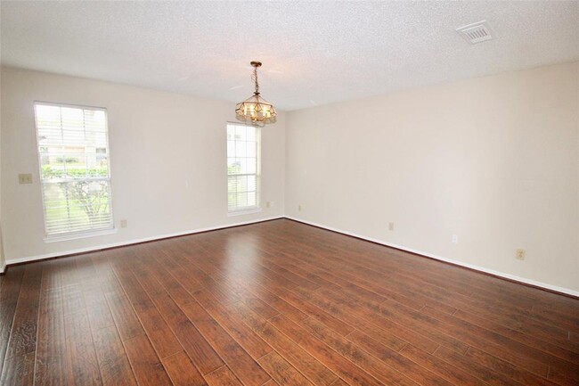 Foto del edificio - 3331 Oak Branch Ln