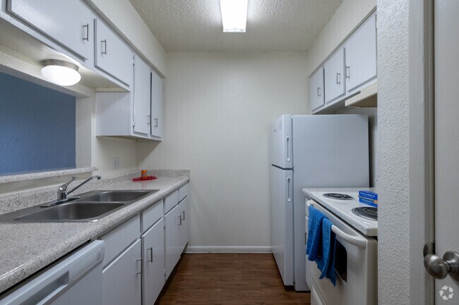 2HAB, 1BA - Plano D2 - 869SF - Cocina - Sterling Bay Apartments