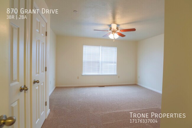 Building Photo - 870 Grant Dr