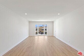 Building Photo - 1250 N Crescent Heights Blvd