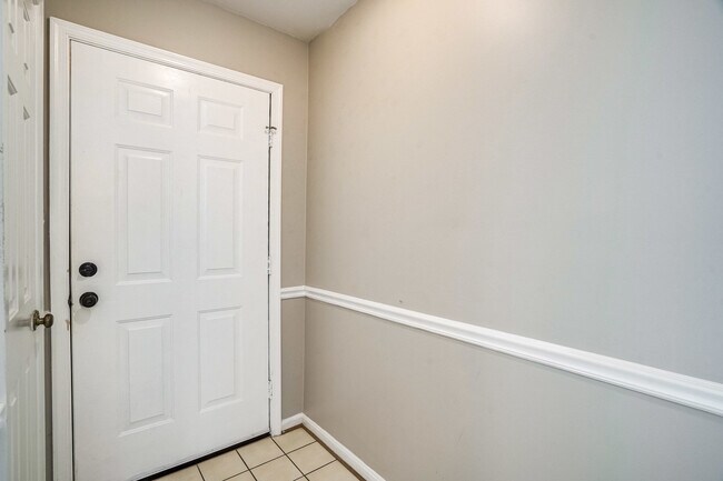 Building Photo - 635 N Tazewell Street