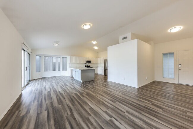 Building Photo - 252 W Wahalla Ln