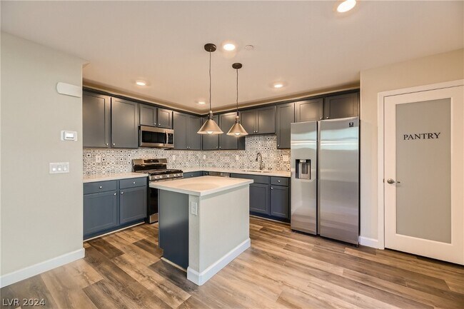 Building Photo - 312 Silva Pl