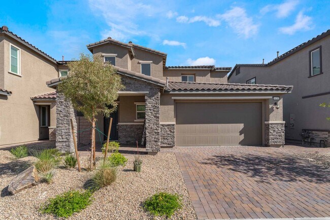 Building Photo - Modern Luxury Living: Spacious Retreat with Next-Gen Suite!