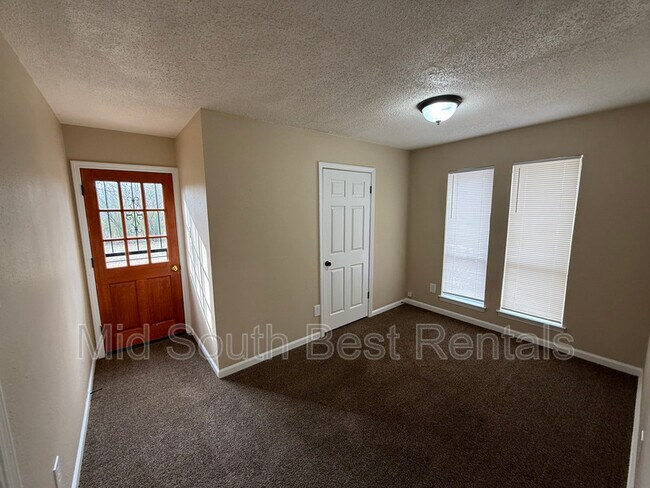 Foto del edificio - 911 Chesterton Dr