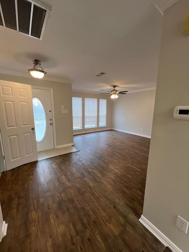 Building Photo - 914 Gallant Fox Dr