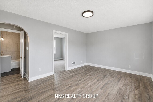 Foto del edificio - 2718 E Grand River Ave