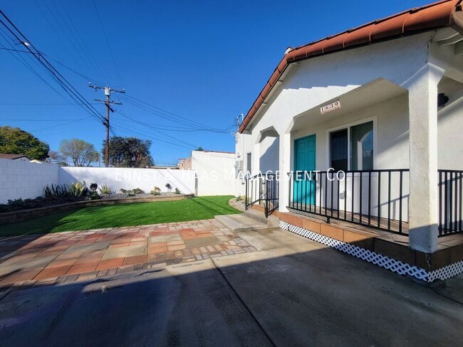 Foto del edificio - Beautifully Remodeled 2 Bedroom Home with ...