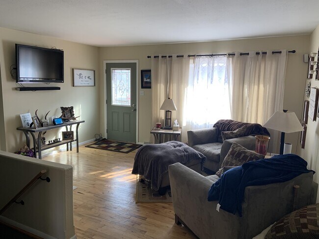 Building Photo - 125 Riverview 2 E