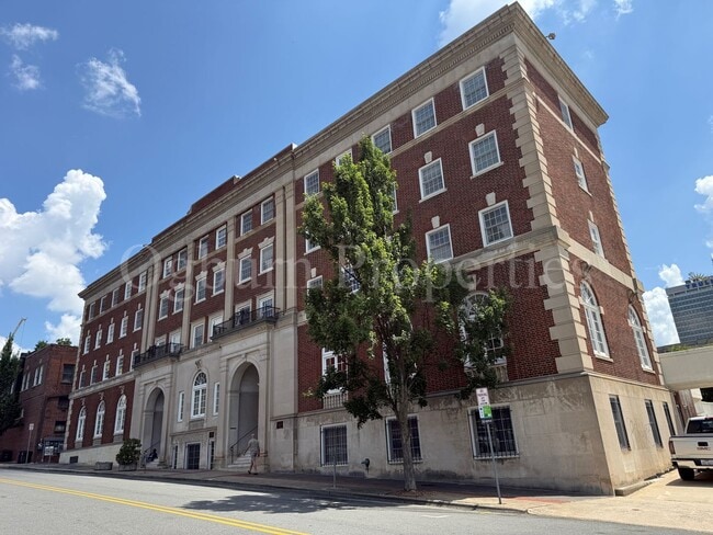 315-507 N. Spruce St-1BR/1.5BA-Downtown APT!!! - 315-507 N. Spruce St-1BR/1.5BA-Downtown APT!!!