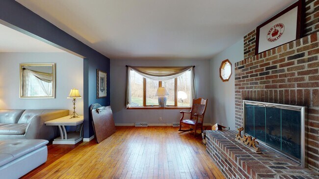 Building Photo - 717 Front St