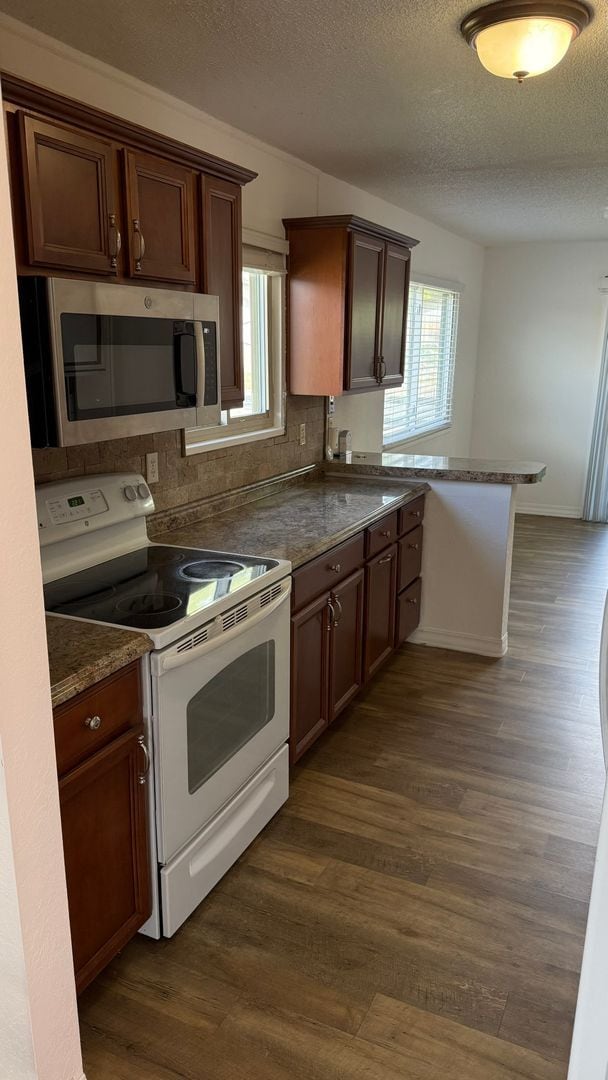 Building Photo - 3 Bed 2 1/4 Bath Townhome