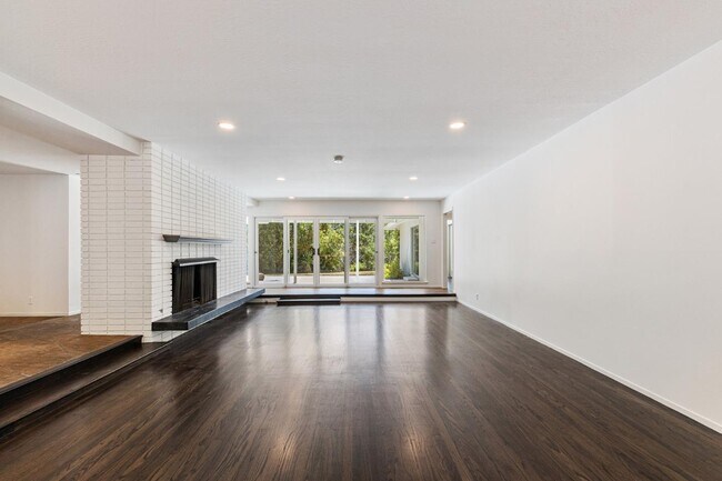 Building Photo - 30 Warmwood Way