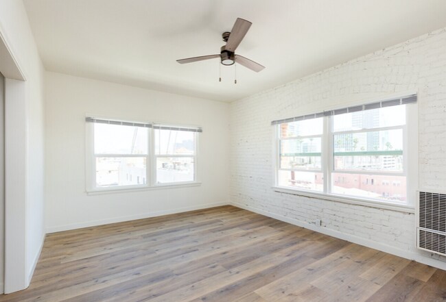 Foto del edificio - 516 S St Andrews Pl Los Angeles, CA 90020