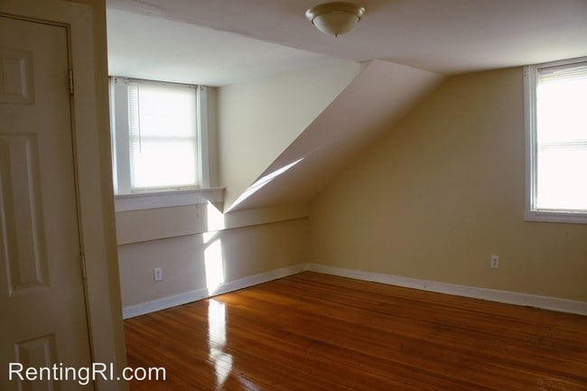 Building Photo - 219 Public St