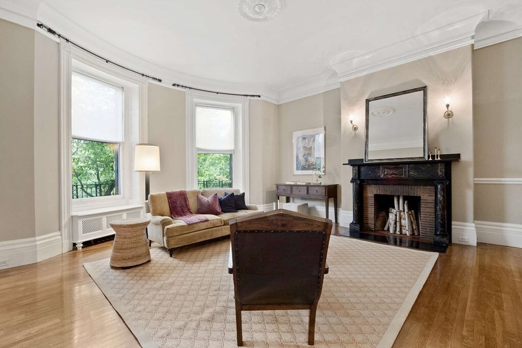 Primary Photo - 35 Beacon St
